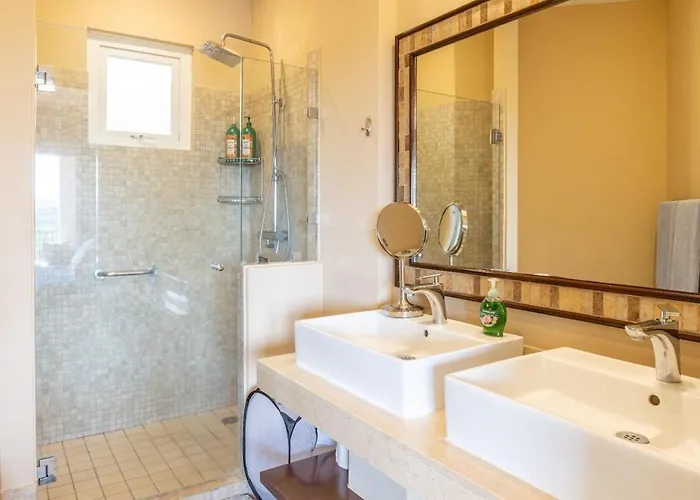 Luxury Penthouse Ocean View & Private Jacuzzi Apartment *